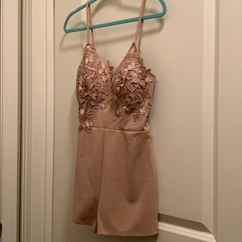 ✨Brand New Stunning Mauve Windsor Romper ✨